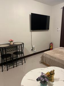 Saekyung Charming condo with pool and city views