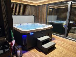 WHITE BROOK Luxury Chalets