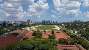 Luxury Apartment with Iconic Jockey Club View