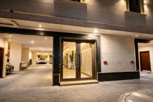 غرفتين نوم عائلية ومجلس بجانب المطار