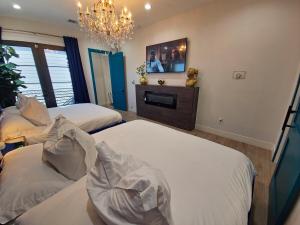 Houstons Downtown Bloom House - Spacious Floral Escape for Groups