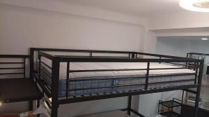 Santiago Marsanau calle, en metro El Carmen o metro Ventas