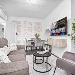 Cozy Four Bed House - Garden - Parking - Wi-Fi Netflix 559TR