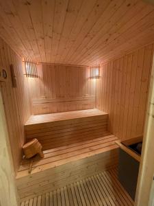 One Bedroom Apartment with Sea and Mountain View