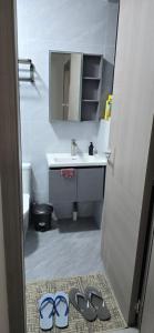 Serene Hideaway, 1 BR- Balcony, Heated Pool, Gym & Walk to Yaya