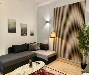 Central, 90qm & quiet, 12 mins from Acropolis by TT