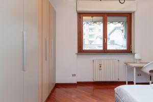 Metro 4 Spacious and bright three-room apartment