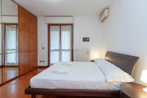 Metro 4 Spacious and bright three-room apartment