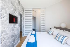 Como Lake, Center & Lakefront