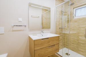 Top renoviertes Reihenhaus mit Pool und Meerzugang