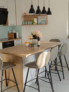 Modern apartment near Trogir center, free parking