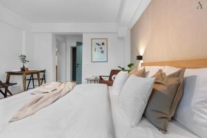 Downtown comfort studio near attractions