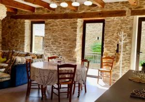 Maison de ferme rénovée & lumineuse - Renovated, Bright & Quiet Stone Farmhouse 20 min from Rodez