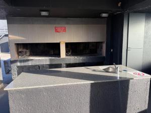 Moderno Depto 2 dormitorios frente al lago Pileta asador garage