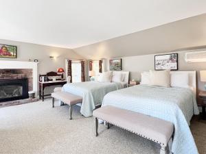 The Four Columns Inn & 1832 Tavern