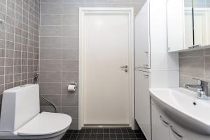 Cozy apartment for three by the ski trails