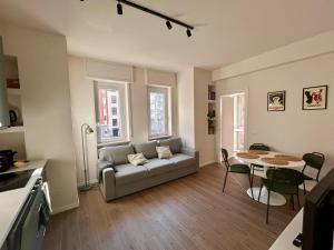 Modern and bright house 20 minutes from the Duomo