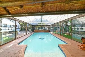 Mawethu on Mead Guesthome with Covered pool and Garden