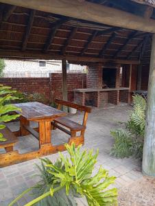 Spacious Home, 2-Bed, 2-Bath, Braai Area, Parking