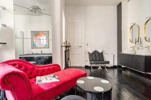 Champs-Élysées Luxe Palace