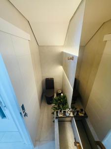 Casa com piscina, cine, churrasqueira 80m da praia