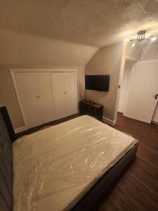 Timeless Retro Nest Spacious 1bedroom Duplex apartment with balcony in Shoreditch