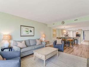 Gorgeous Poolside Retreat with Beach Breeze