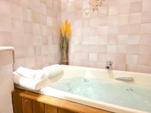 Art Déco et Spa Vue Gassendi King Size Clim