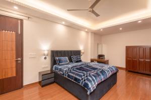 Hello Sunshine 3 Bedroom Apartment with lift and Balcony View