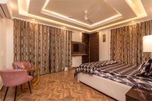 Hello Sunshine 3 Bedroom Apartment with lift and Balcony View