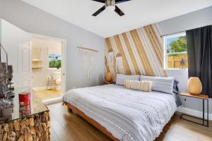 Fireplace and Lake View Just 10 Minutes to Downtown Near Parks