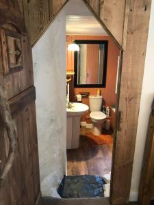 Lofthouse - secluded quirky cottage with sea views!