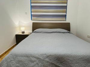 May Flower: Modern Flat close to AirportBus Stops