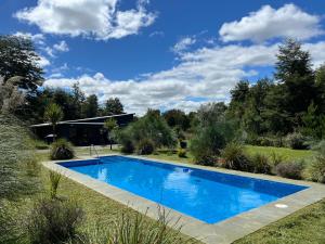 Casa con 2 Piscinas y Cama elástica