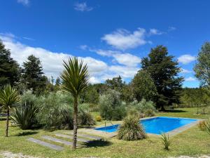 Casa con 2 Piscinas y Cama elástica
