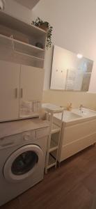 A Casa Vostra-casa indipendente con wifi e terrazzo,2 bagni,2 camere a due passi dal centro