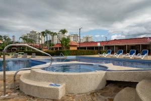 Jacó Cozy 1BR Pool AC Secure Near Beach