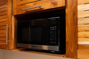 Jacó Cozy 1BR Pool AC Secure Near Beach