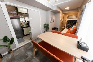 SHINBASHI Station A major hub station ideal for Tokyo sightseeing Numerous restaurants and eateries surround the station Enjoy your stay on the top floor of the building without worrying about noise Elevator available