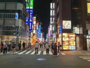 SHINBASHI Station A major hub station ideal for Tokyo sightseeing Numerous restaurants and eateries surround the station Enjoy your stay on the top floor of the building without worrying about noise Elevator available