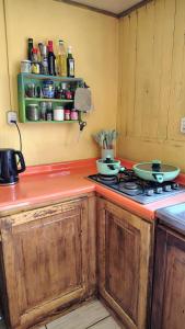 Habitación cómoda, con baño privado y estacionamiento