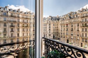 170m air conditioned decor apartment