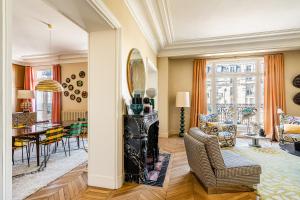 170m air conditioned decor apartment