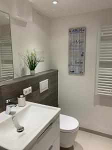 Stylische FeWo direkt am Strand mit Balkon bis zu 6 Personen