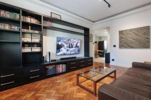 Black & White apartment