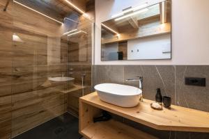 - Punta Penia - Canazei center app