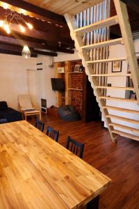 Osada Brzeziny - 25 minut od Warszawy - sauna, balia z jacuzzi, basen, altana, grill, ogród, ognisko