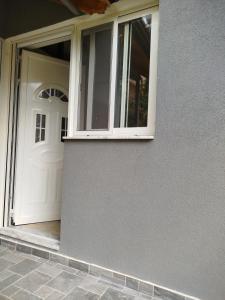 Deluxe groundfloor apartment with beautiful garden for long term rental