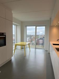 Penthouse 10 min to beach and metro