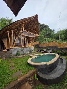 Sunrise hill bamboo house